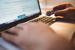 computer-hand-keyboard-